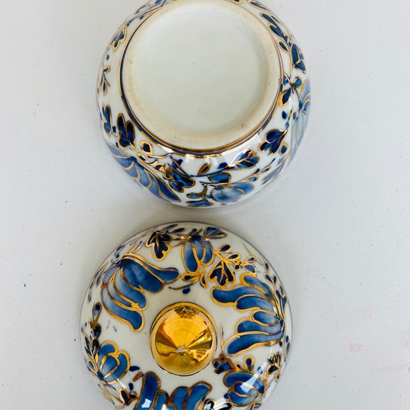 Vintage Porcelain Hand Painted jewerly box - Picture 5 of 7